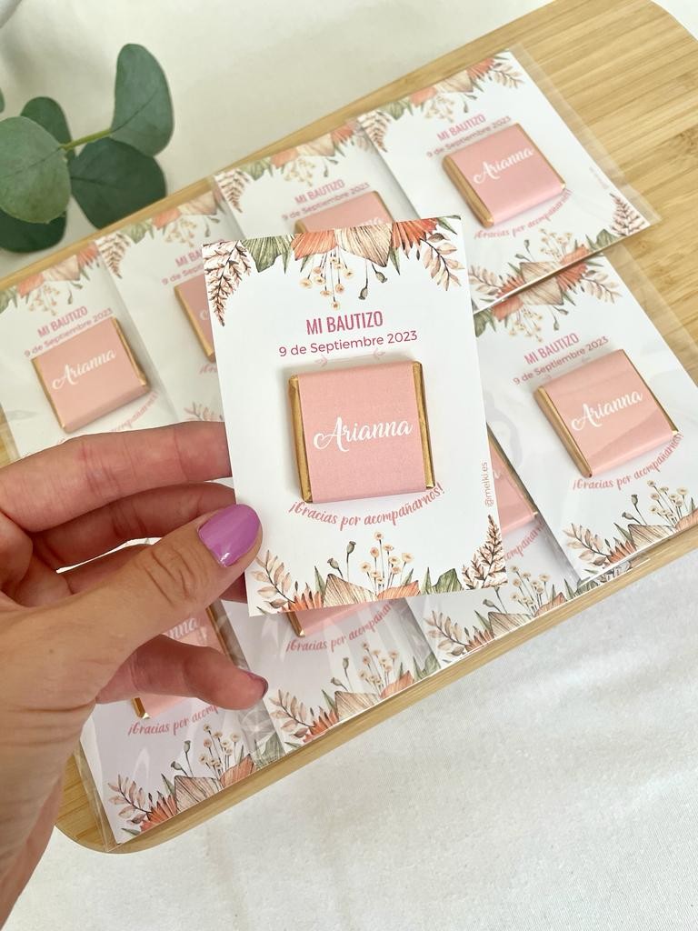 Tarjeta de agradecimiento con bombón cuadrado bautizo